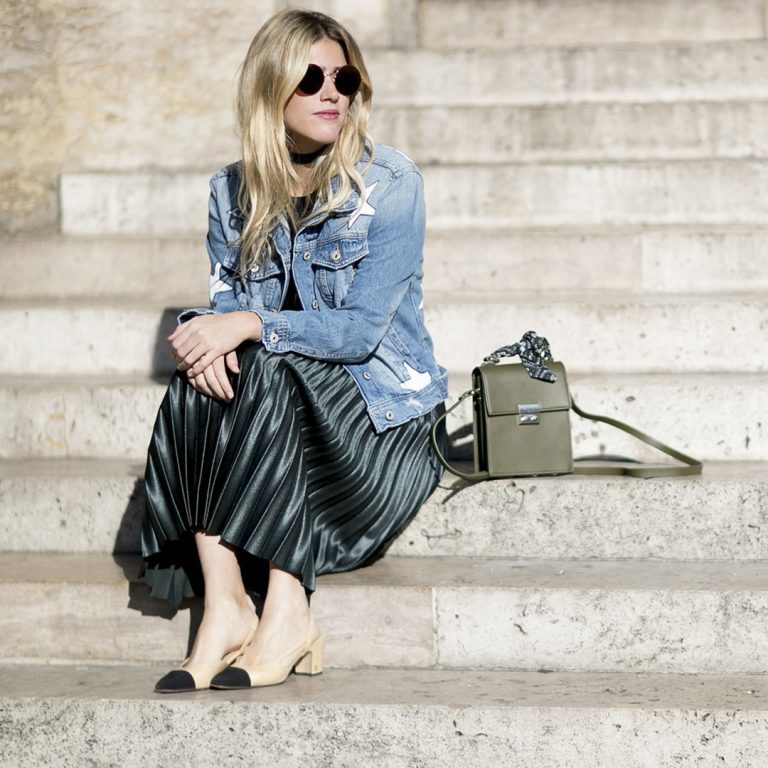 pleated skirt and t shirt outfit